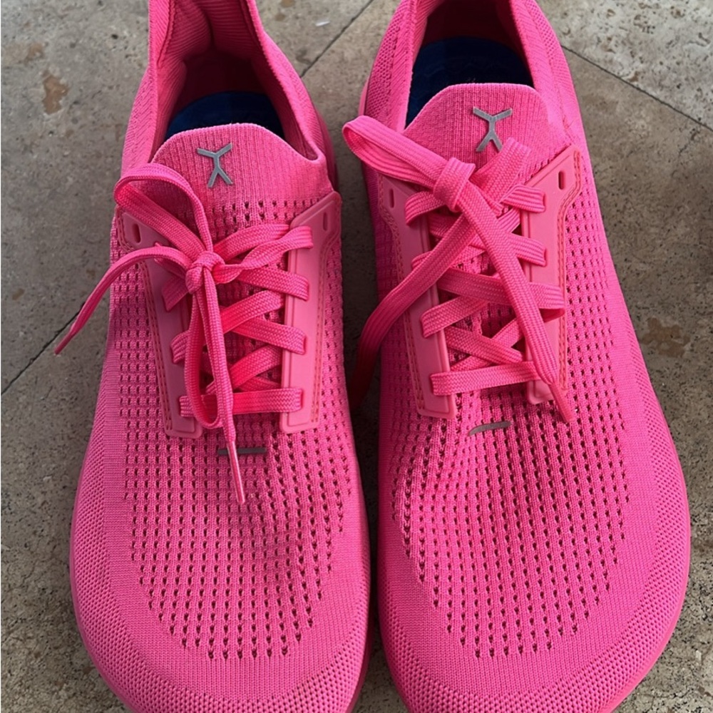 Flux adapt runner / tennis shoe women’s 12 like new